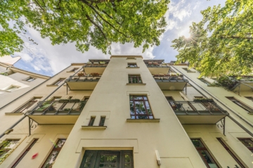 VERKAUFT: Die Weiße Elster und den Park im Blick - Leipzig - Plagwitz | Gartenseite mit Balkonen