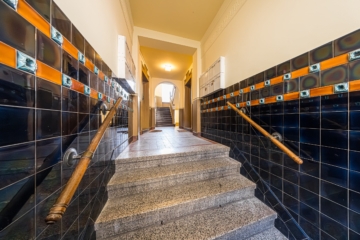 Eigentumswohnung | Hauseingang - NEU: Schleußig pur – Helle 3-Zimmer-Wohnung mit Wintergarten & Perspektive