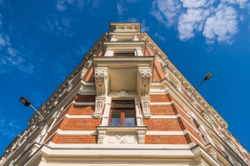 Eigentumswohnung | Fassade - NEU: Dachgeschossflair in der Südvorstadt – mit Dachterrasse und Aufzug!