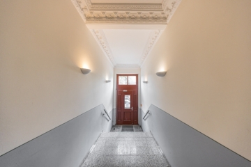 Eigentumswohnung | Hauseingang - NEU: Dachgeschossflair in der Südvorstadt – mit Dachterrasse und Aufzug!