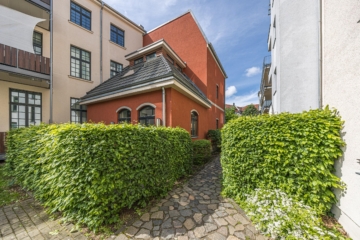 Eigentumswohnung | Blick zum Gebäude - FREIWERDEND: Wohnen mit eigenem Gartenidyll im Hofgebäude