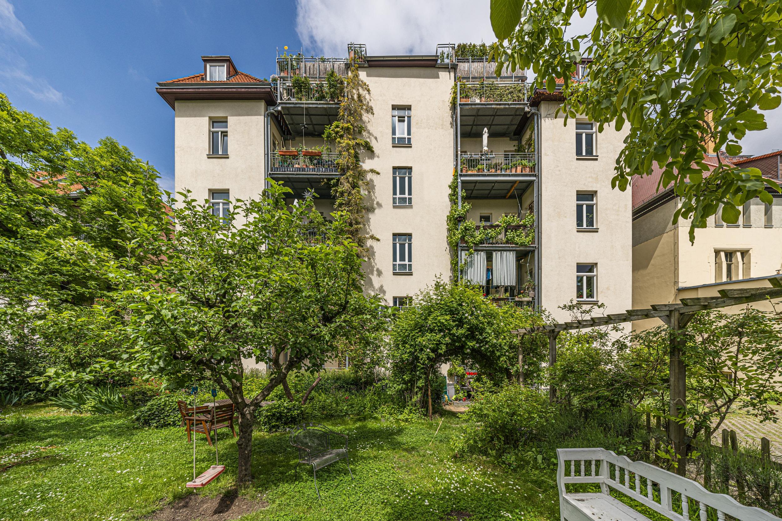 VERKAUFT: Familienwohnung in der Südvorstadt - Leipzig - Südvorstadt | Gartenseite mit Balkonen