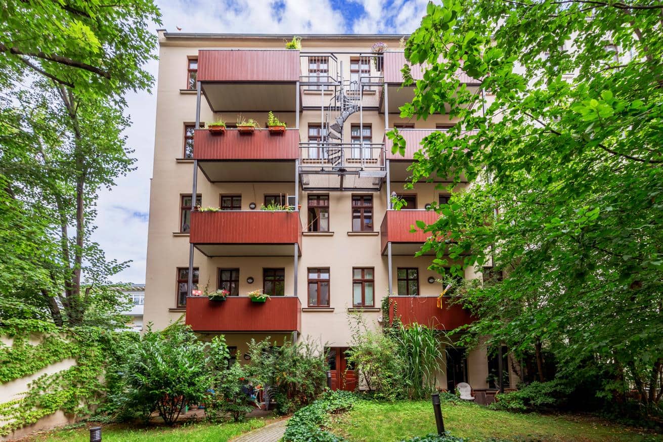 Ruhige Wohnung im Gartenhaus nahe der „Karli“ - Blick zum Gebäude