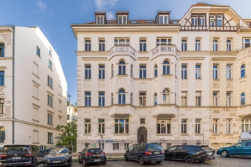 Eigentumswohnung | Fassade - Straßenseite - NEU: Grüne Aussichten – Füße hoch und Seele baumeln lassen.
