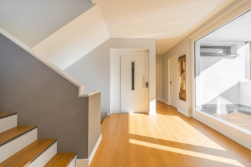 Leipzig - Musikviertel | Treppenaufgang - NEU: Smart. Stylisch. Stadtleben neu definiert.