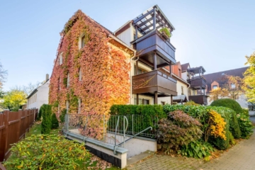 Ihre neue Wohnung mit Westbalkon in zauberhaftem Umfeld - Gartenansicht mit Balkonen