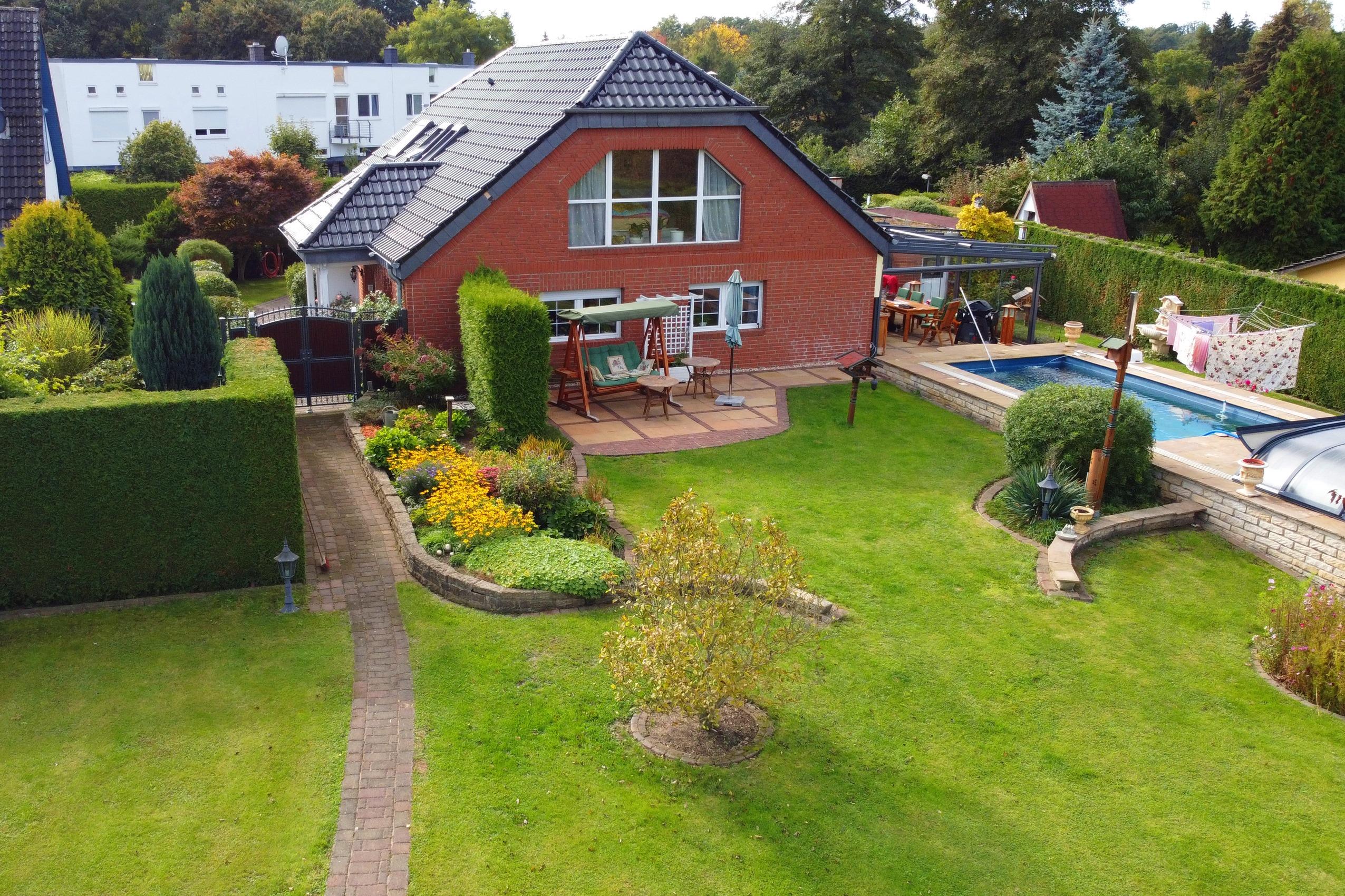 VERKAUFT: Wohnidylle mit Pool, Wintergarten und Gästehaus - Dessau-Roßlau | Einfamilienhaus