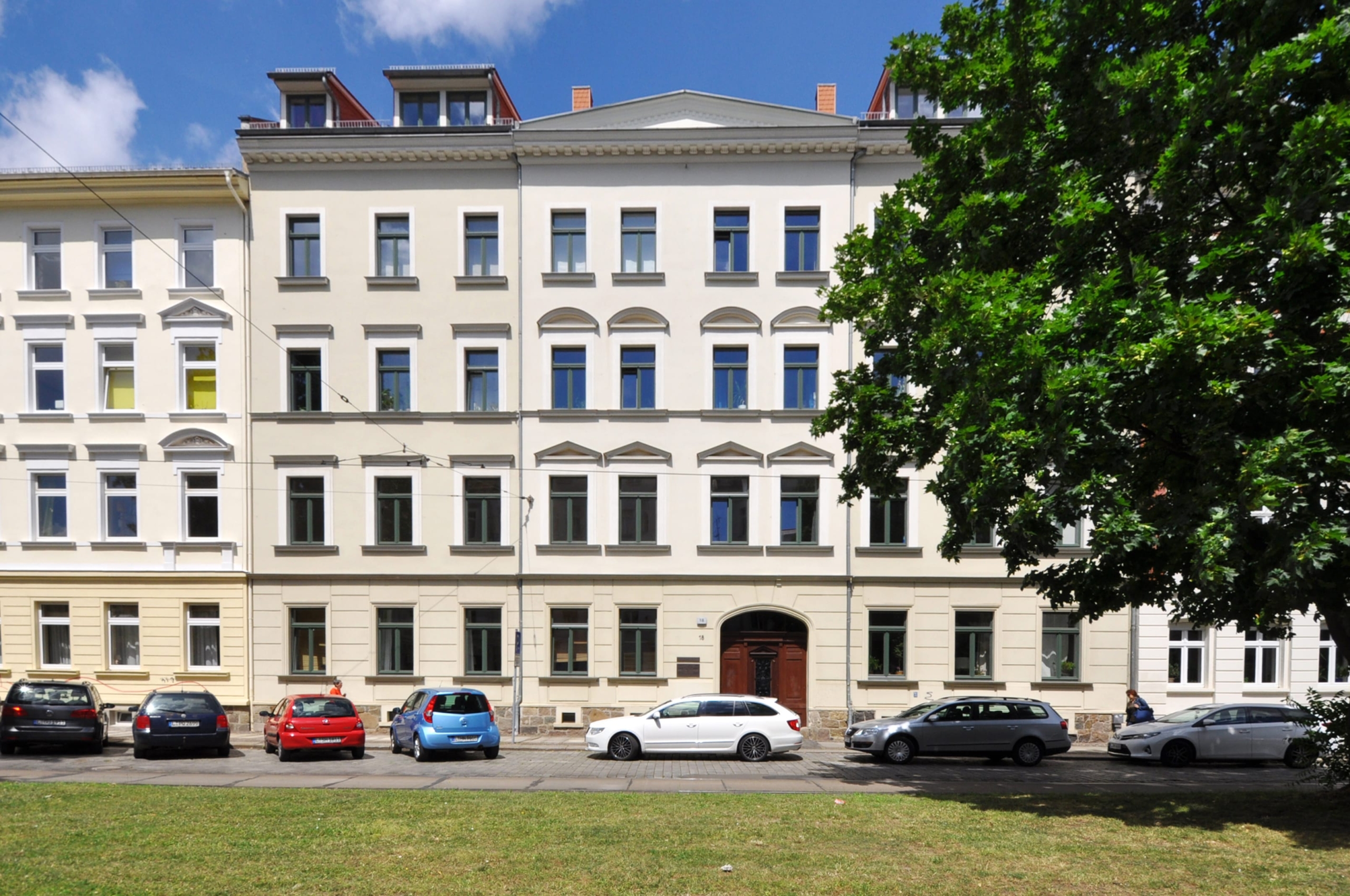 Großzügige 3-Raumwohnung mit Lift in Gohlis-Süd - Außenansicht Fassade