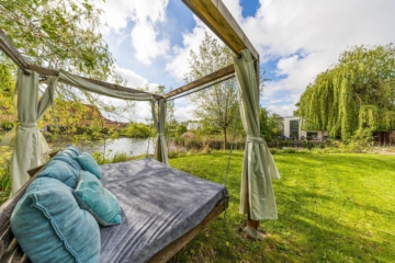 Naturnahes Juwel an einer idyllischen Wasserlandschaft - Leipzig - Gohlis | Fliegendes Bett auf der eigenen Halbinsel