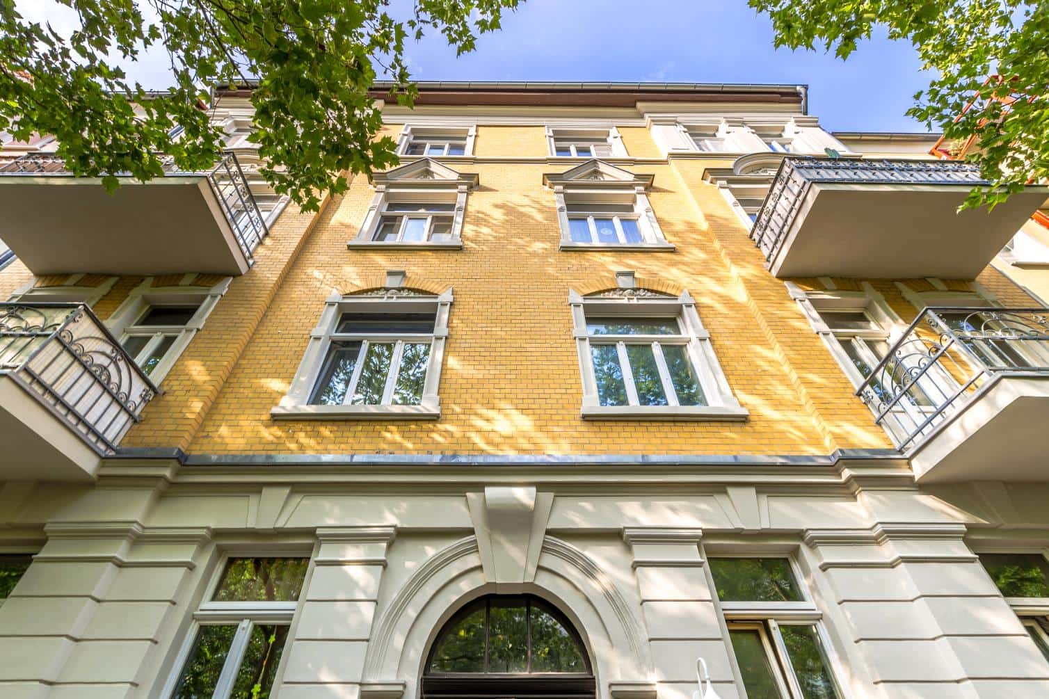 Denkmalgeschütztes Mehrfamilienhaus nahe Cospudener See - Außenansicht Fassade