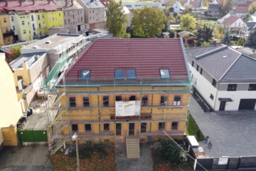 Leipzig - Lindenthal | Fassade - Straßenseite (11/2023) - Symbiose aus Geschichte und modernstem Wohnkomfort