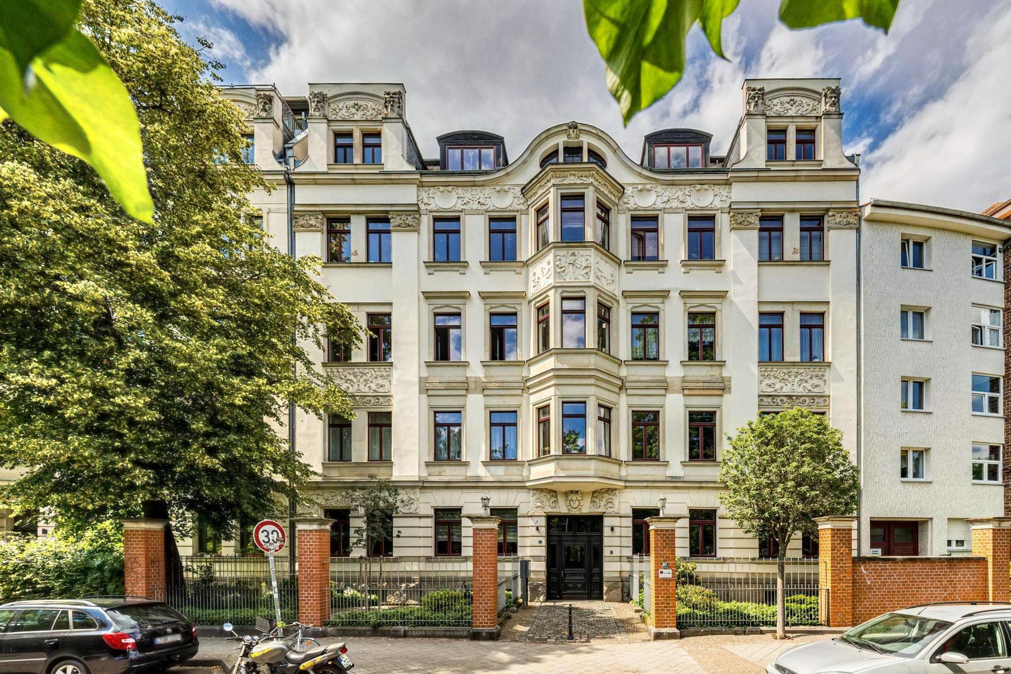 VERKAUFT: Hat viel zu bieten – Wohnen am Park - Leipzig - Plagwitz | Fassade - Straßenseite