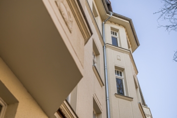 Eigentumswohnung | Fassade - Straßenseite - NEU: Bezugsfrei & Schleußig – das passt