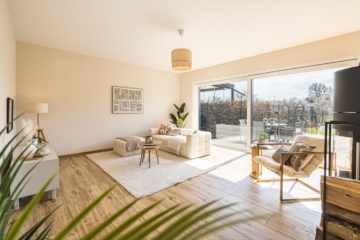 Doppelhaushälfte | Blick zum Wohnbereich - VERKAUFT: Familienglück in Bestlage – Stilvolles Zuhause mit Kamin, Garten & Seenähe