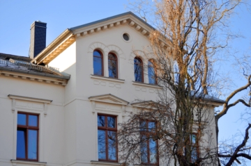 Gemütliche 3-Zimmerwohnung mit Balkon in freistehender Stadtvilla - Fassade - Detail