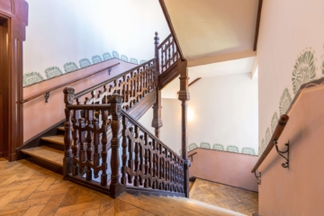 Gemütliche Maisonettewohnung mit Lift und "Altbau-Charme" - Treppenhaus