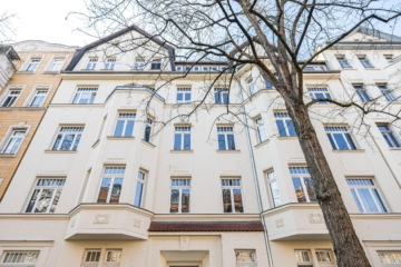 Eigentumswohnung | Fassade - Straßenseite - NEU: Bezugsfrei – Schleußig freut sich auf Sie