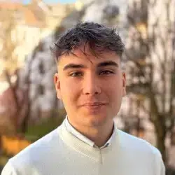 Herr Tayler Pulvers