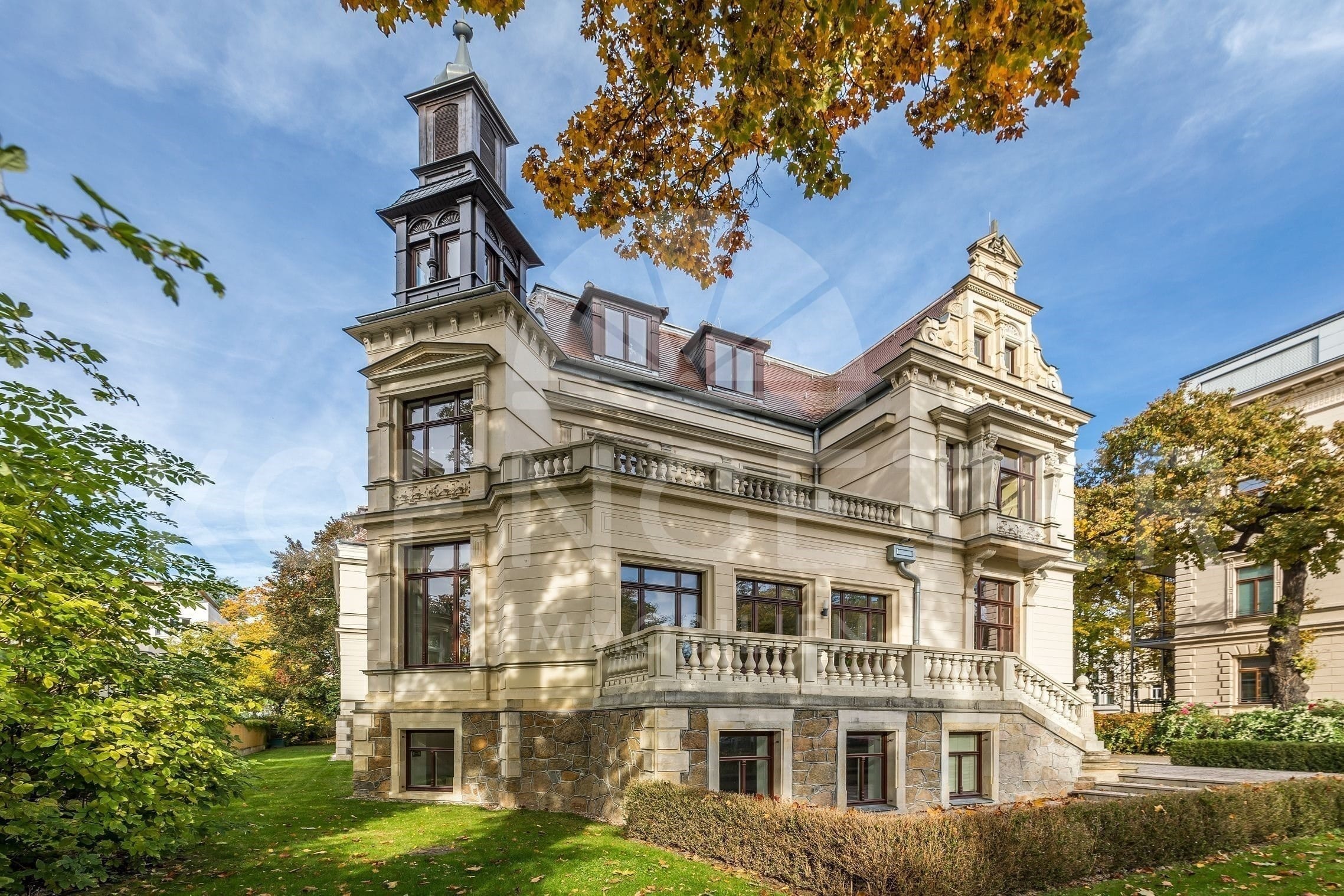 Fürstliche Dachgeschoss-Wohnung am Clara-Zetkin-Park - Leipzig - Bachviertel | Blick zur Villa