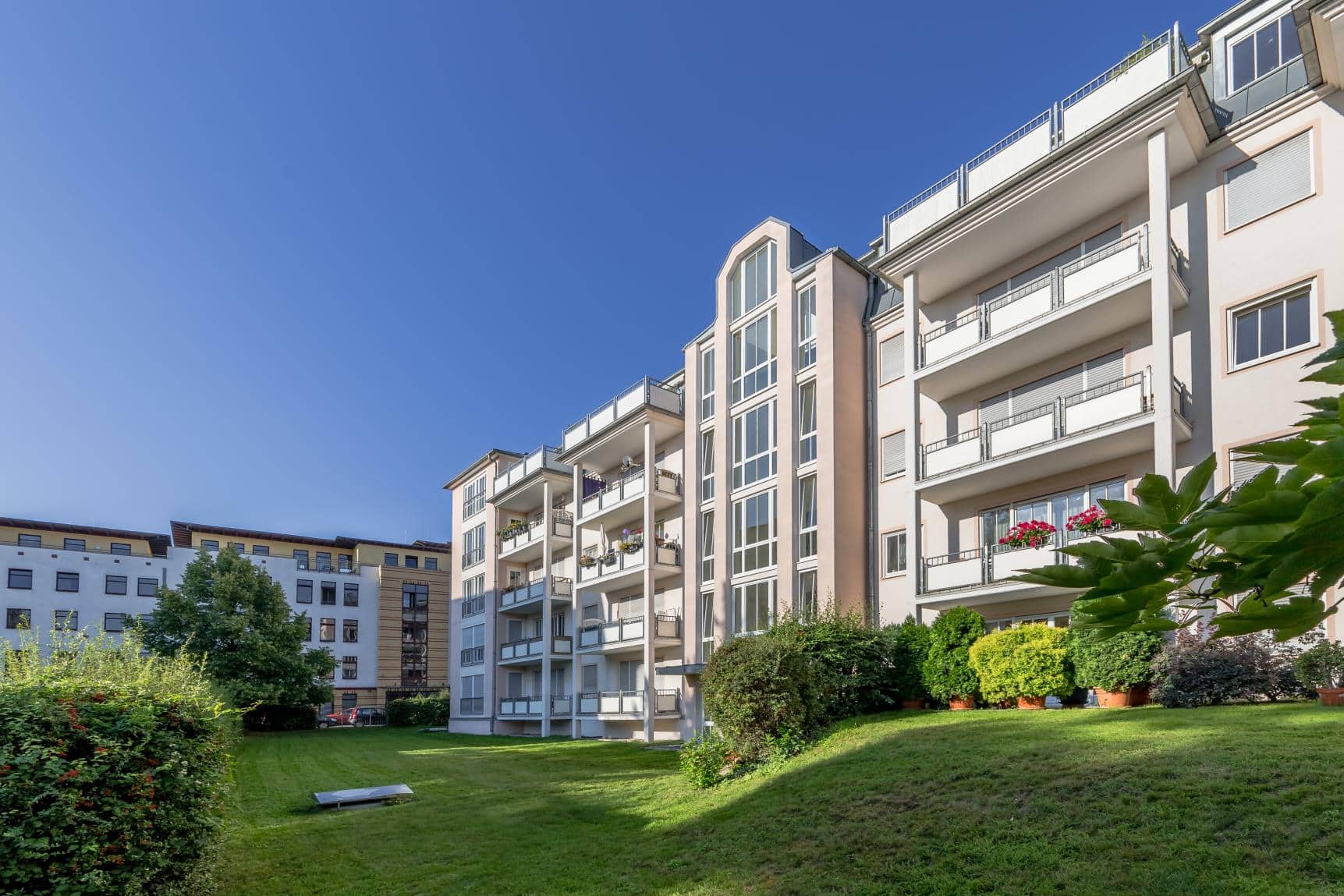 Dachgeschosswohnung mit Lift und Stellplatz im Zentrum Ost - Gartenseite mit Balkonen