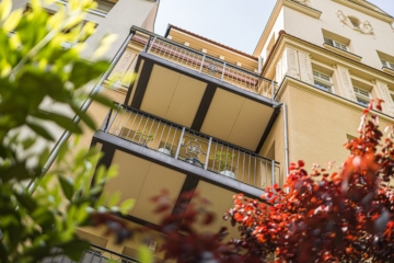 Leipzig - Zentrum Süd | Blick zum Balkon - BALD BEZUGSFREI: Stilvoll wohnen oder clever vermieten – zwischen Stadtleben und Parkidylle!