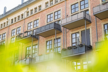 Eigentumswohnung | Blick zu den Balkonen - NEU: Wohnen mit Weitblick: Maisonette im Denkmal mit West-Balkon
