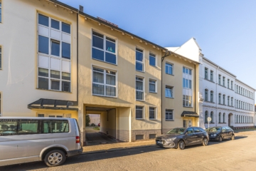 Eigentumswohnung | Fassade - Straßenseite - NEU: Raum zum Leben – Wert zum Investieren.