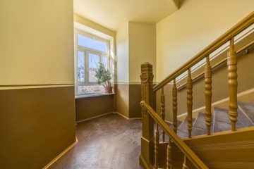 Eigentumswohnung | Treppenhaus - NEU: Stabile Einnahmen trifft attraktive Lage – Ihre Investition in Schleußig