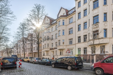 Eigentumswohnung | Fassade - Straßenseite - NEU: Stabile Einnahmen trifft attraktive Lage – Ihre Investition in Schleußig