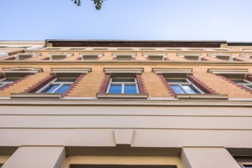 Wohn- und Geschäftshaus | Fassade - Straßenseite - NEU: Ausgezeichnete Wahl für Ihr Portfolio.