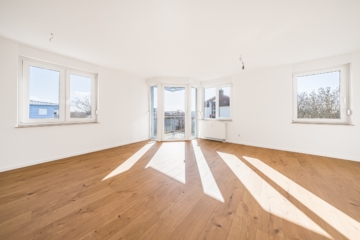 Eigentumswohnung | Wohnbereich mit Balkon - NEU: Bezugsfreie, frisch renovierte Wohnung in Kleinzschocher.