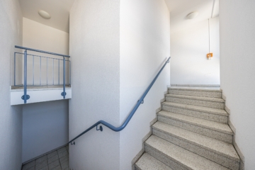 Eigentumswohnung | Treppenhaus - NEU: Bezugsfreie, frisch renovierte Wohnung in Kleinzschocher.