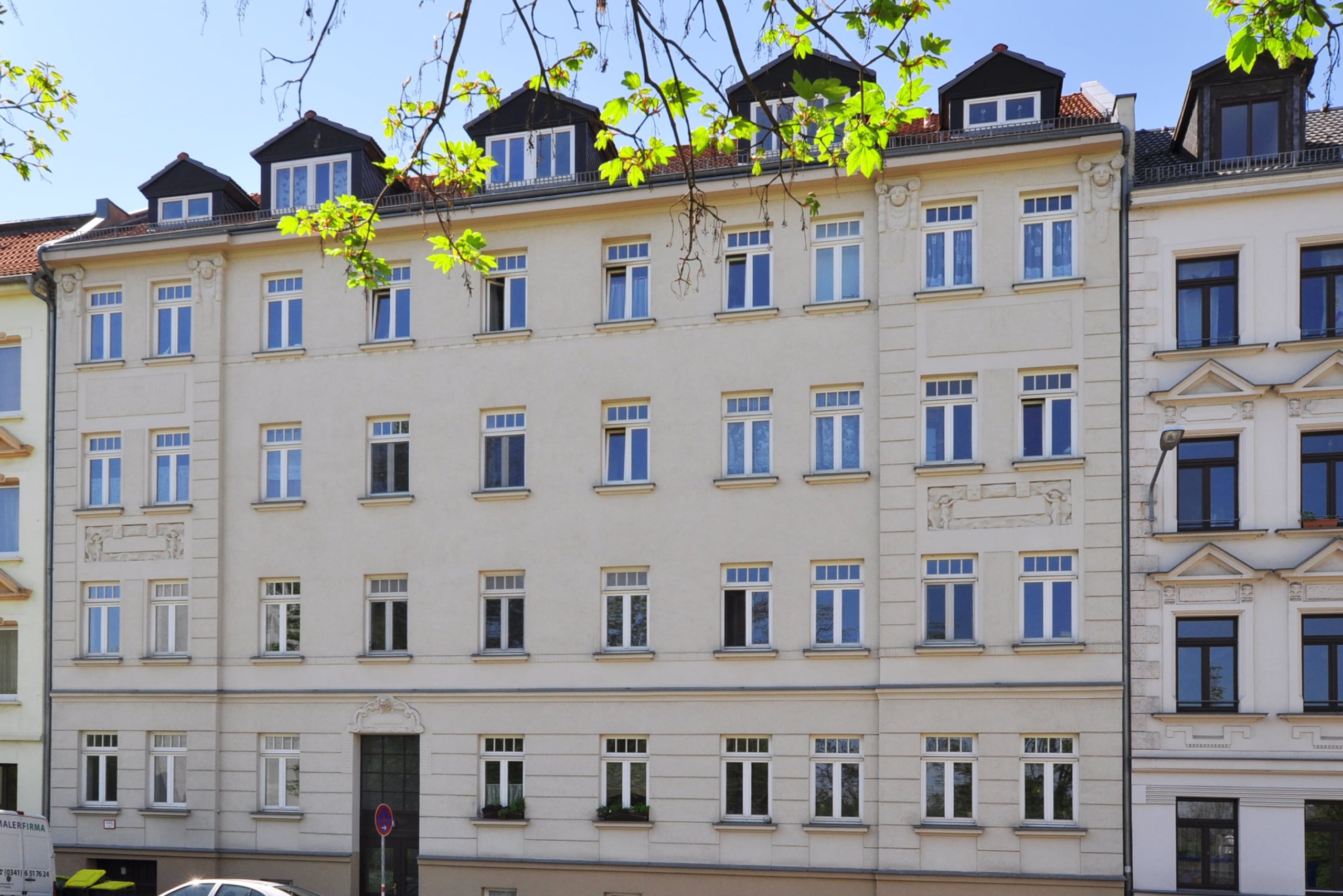 4-Raumwohnung mit viel Potential - Blick zur Fassade