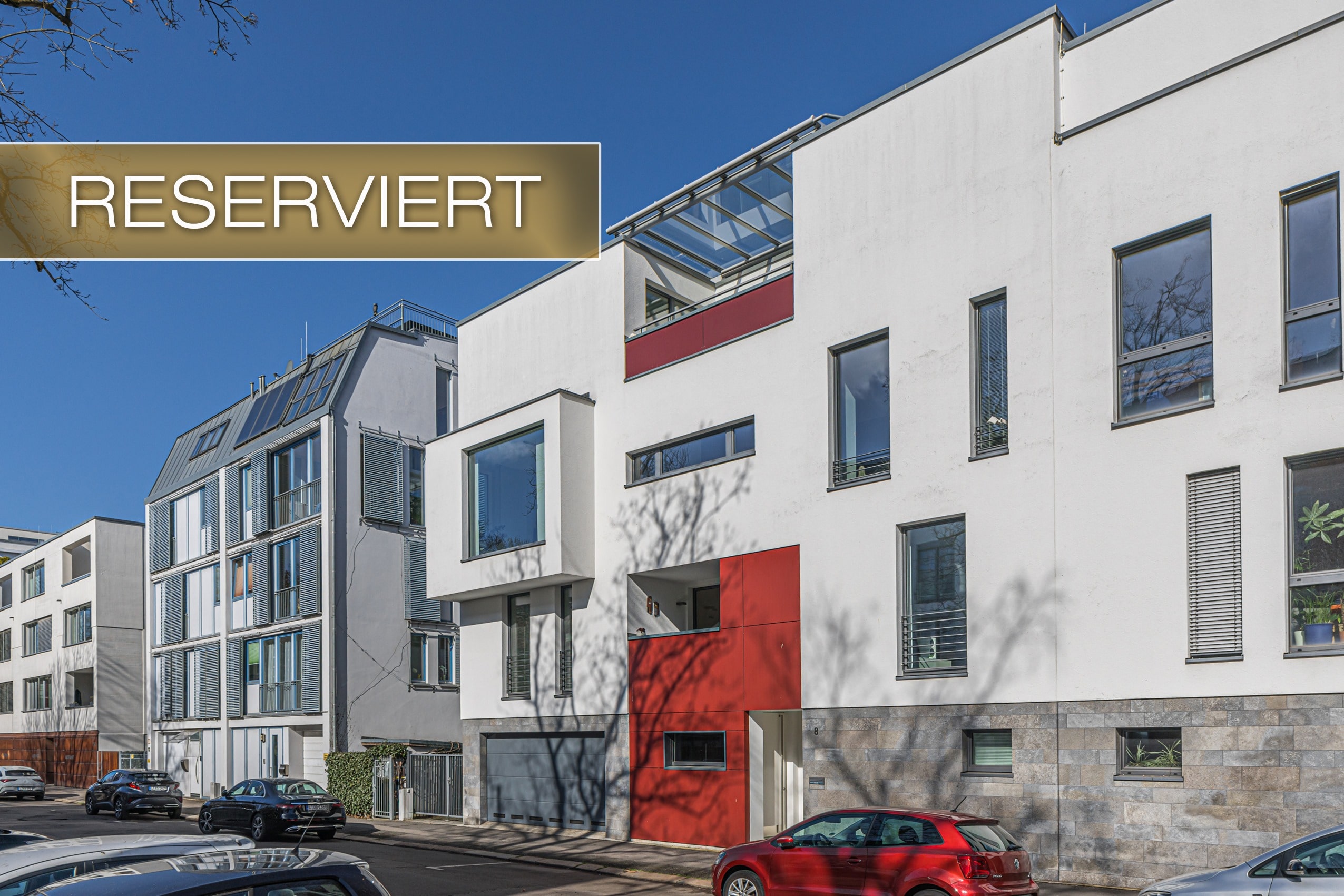 RESERVIERT: Premium trifft Purismus. Das Stadthaus-Statement der Saison.